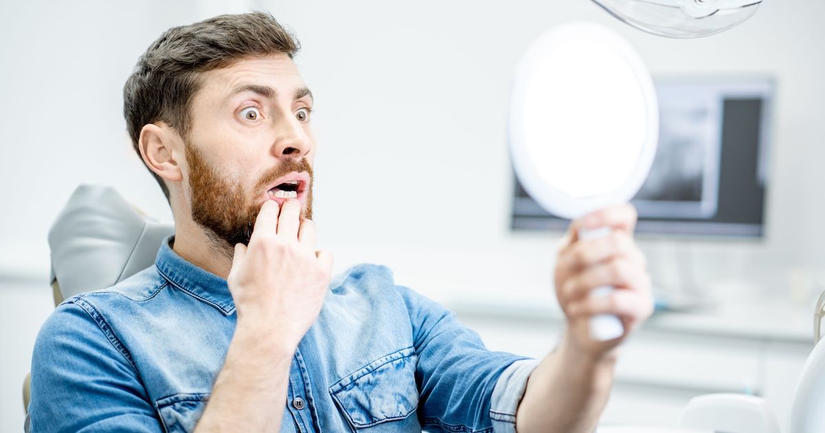Patiënt bezorgd over orthodontische problemen bij volwassenen