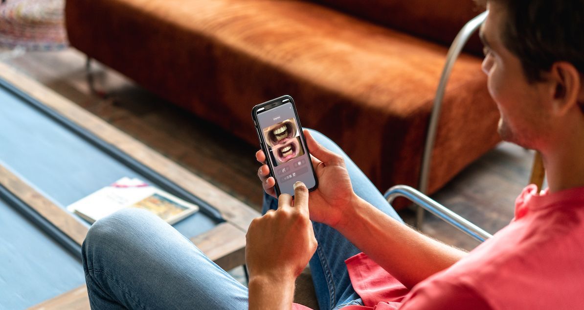 Een patiënt die de Impress-app gebruikt