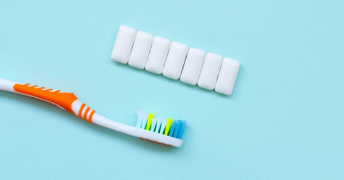 Cleaning tablets for aligners and a soft bristle brush 